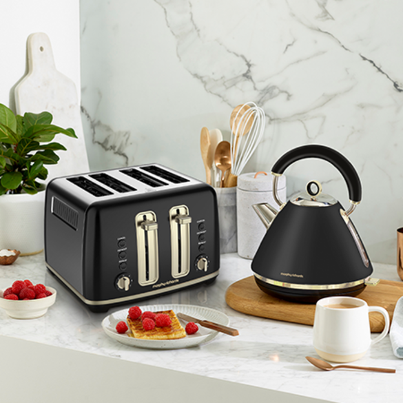 Morphy richards black 2025 and rose gold kettle