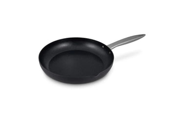 Zyliss Ultimate Pro Hard Anodized Non-stick 28cm Frying Pan with Pour Spout | E980177